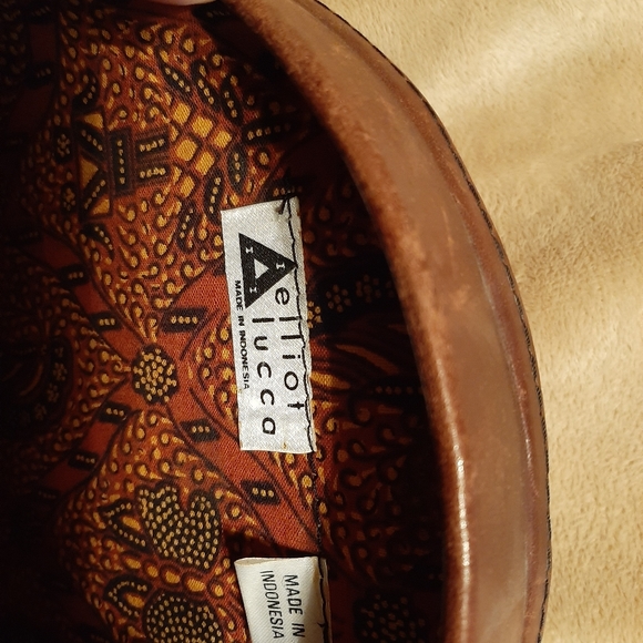 1970's Elliot Lucca, dark brown leather hat box purse. Made in Indonesia. - Picture 5 of 5